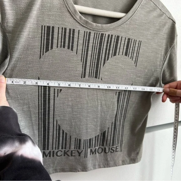 Women’s Gray Cropped Mickey Mouse Disney T-Shirt! - Picture 6 of 6